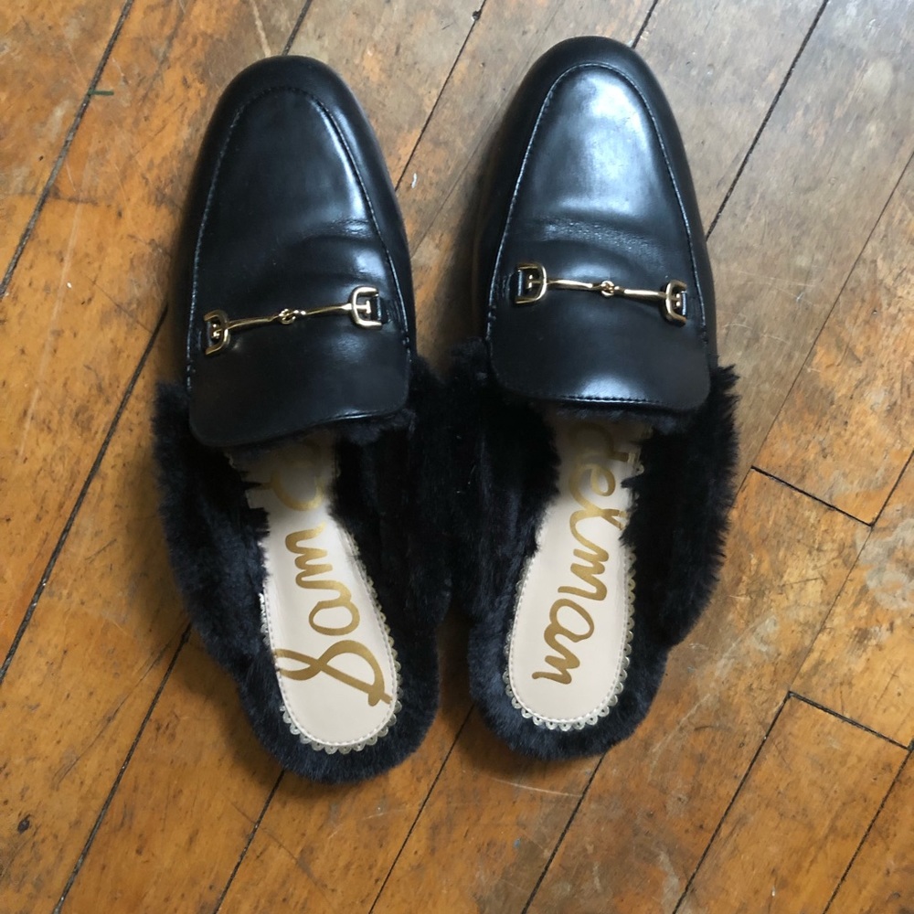 Black faux fur mules